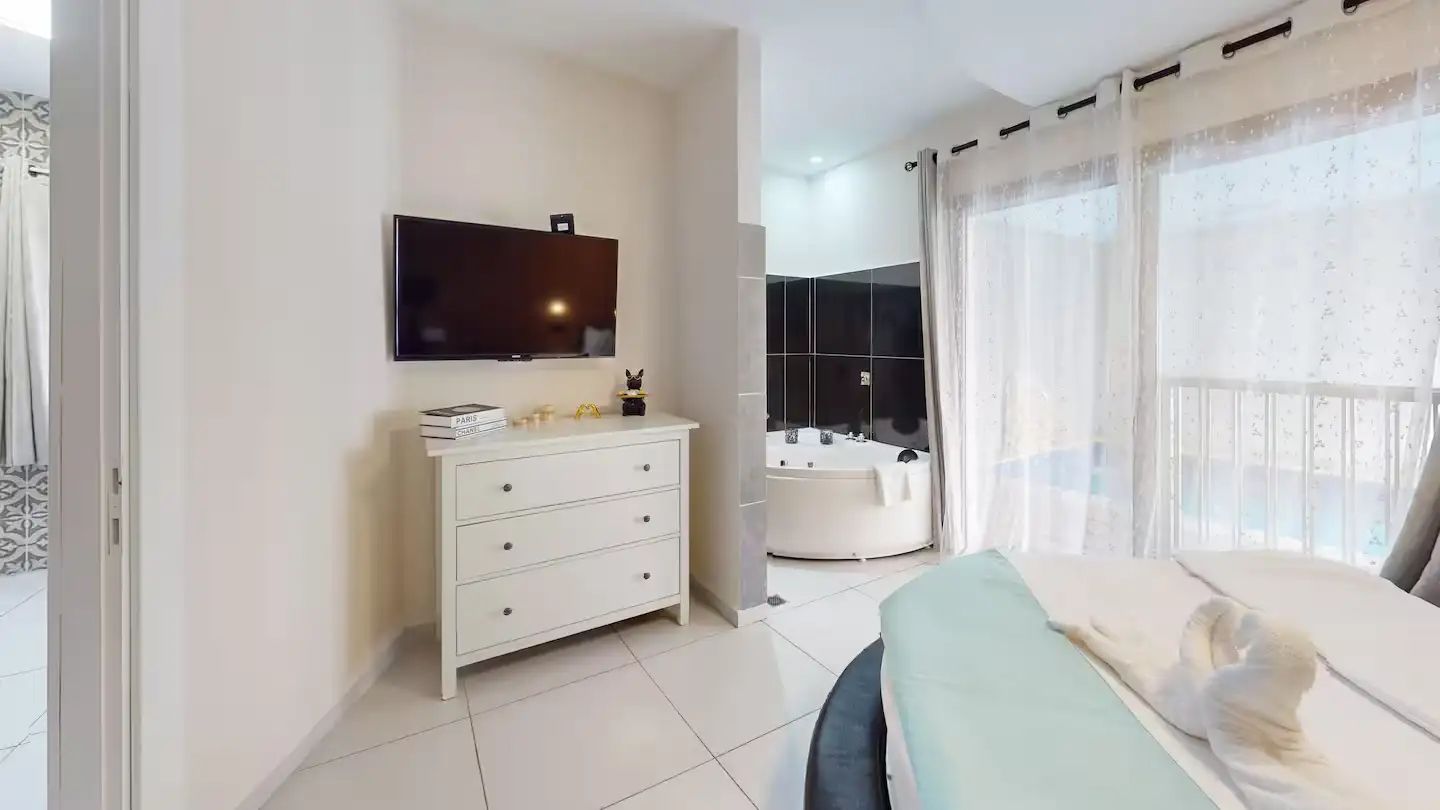 Lior Garden Suite - Richmond Mansion 2