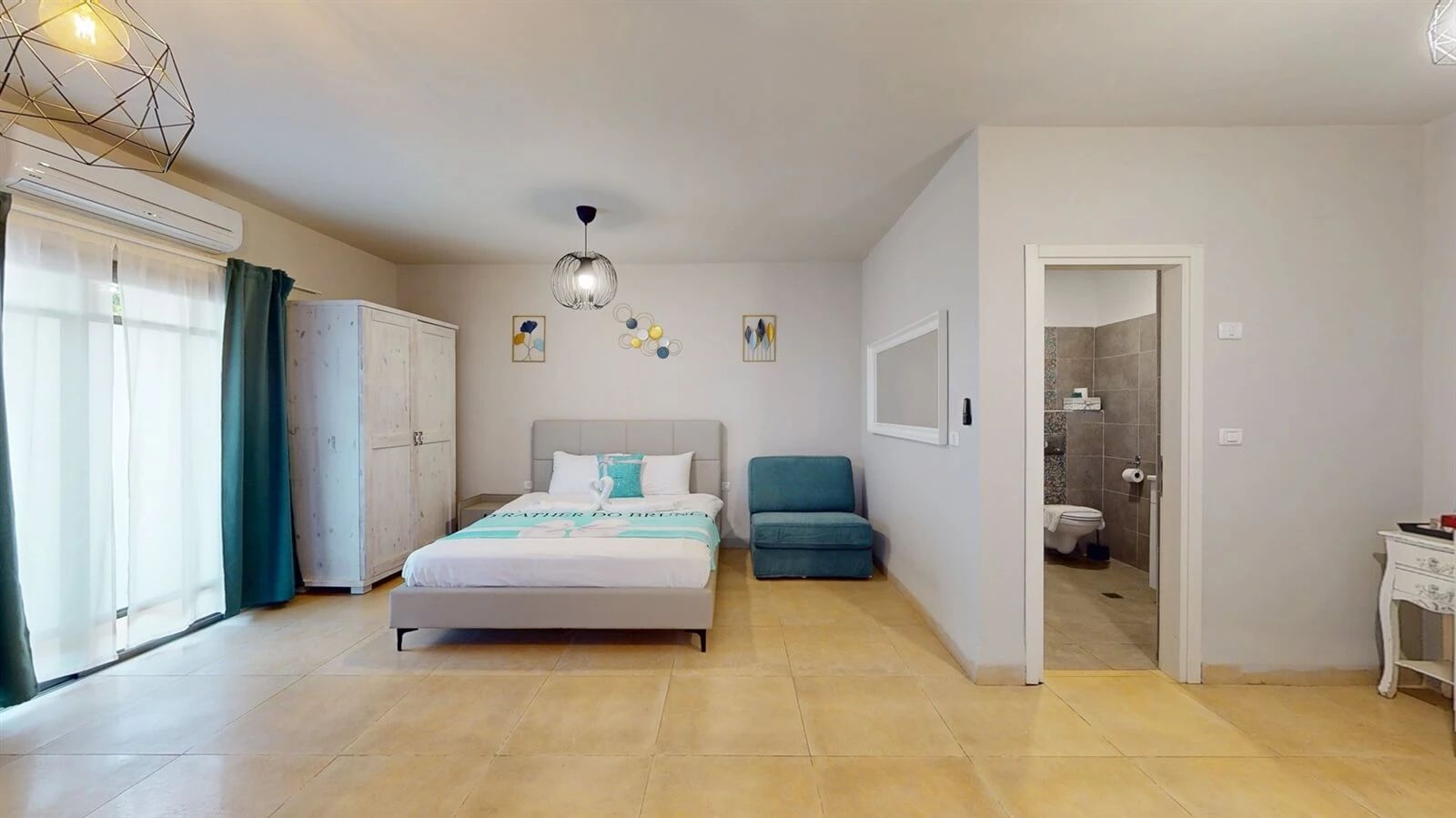 Suite with Private Pool - Tiffany Suites 4