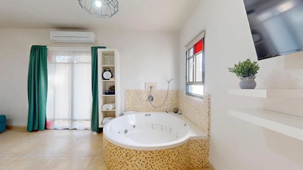 Suite with Private Pool and Courtyard - Tiffany Suites 3