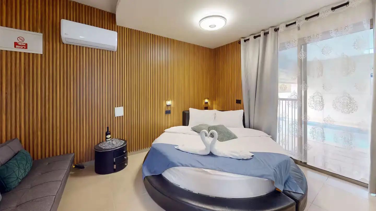 Mike's Romantic Suite - Richmond Mansion 2