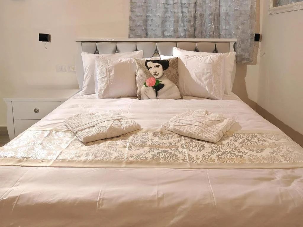 Gal Golan - a hospitality complex with 2 guest cabins 3