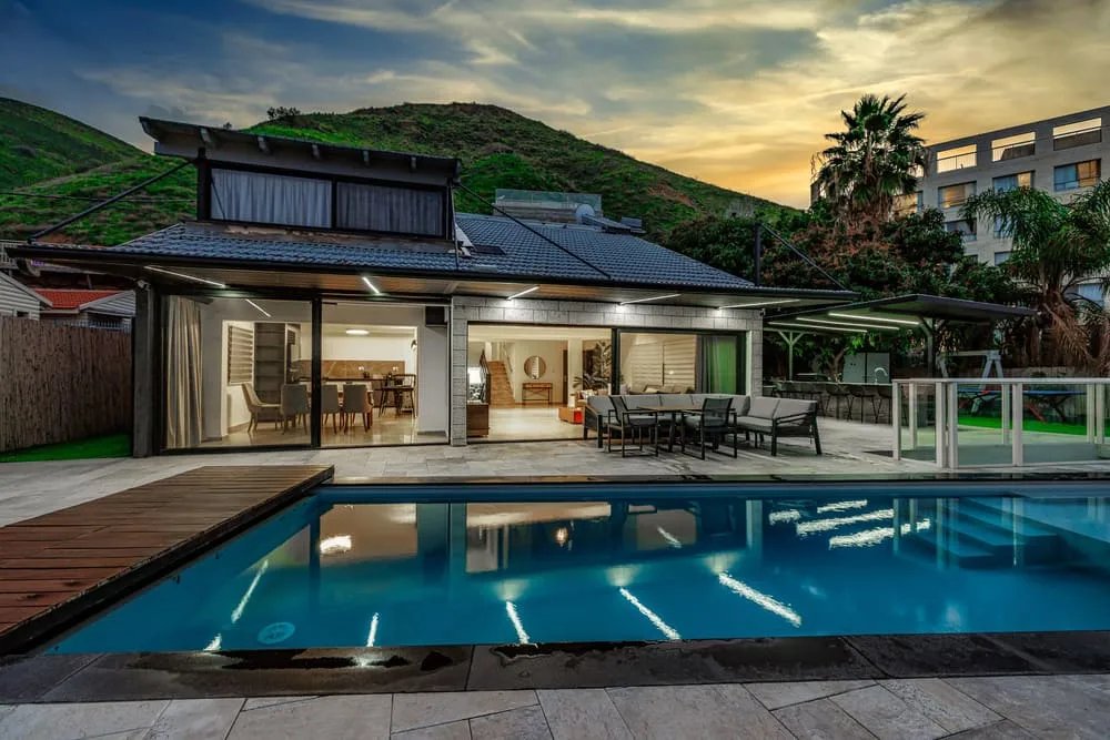 Luxury Villa Raz in the Sea of Galilee