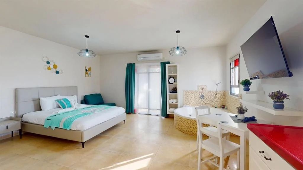 Suite with Private Pool and Courtyard - Tiffany Suites 2