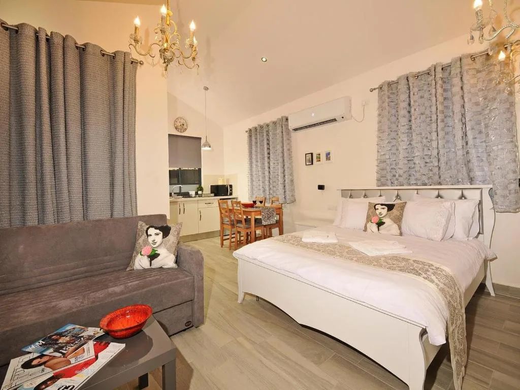 Romantic Cabin with Spa Bath A - Gal Golan in Had Nes, Golan Heights