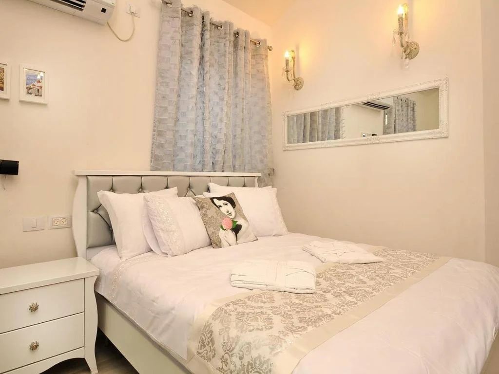 Romantic Cabin with Spa Bath A - Gal Golan 3