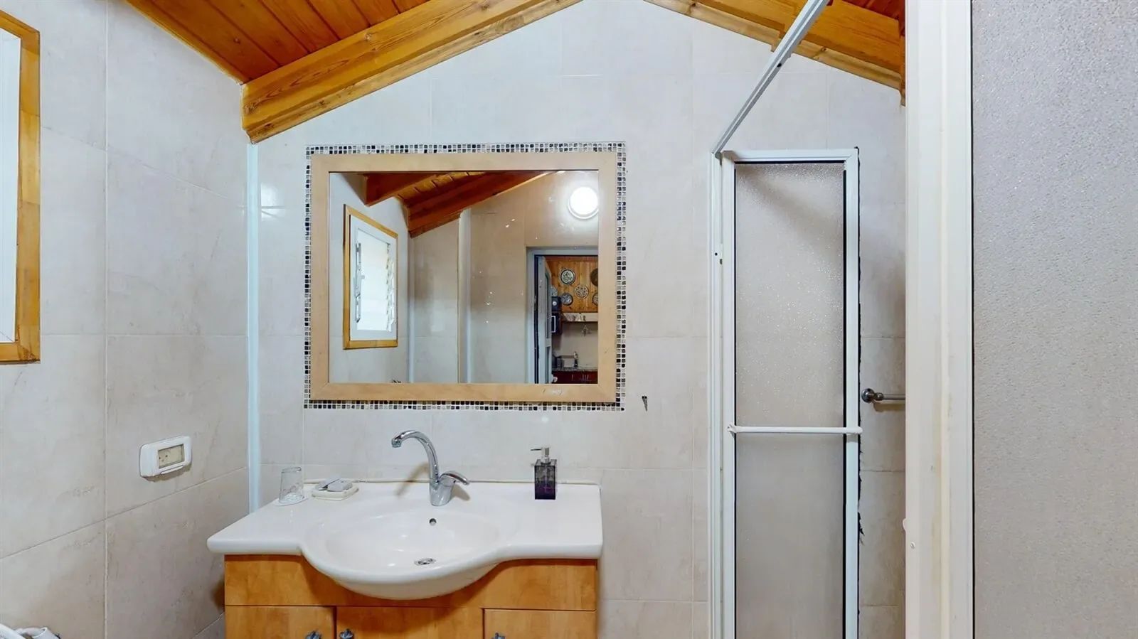 Romantic Yuval Cabin - Beit HaZora 3