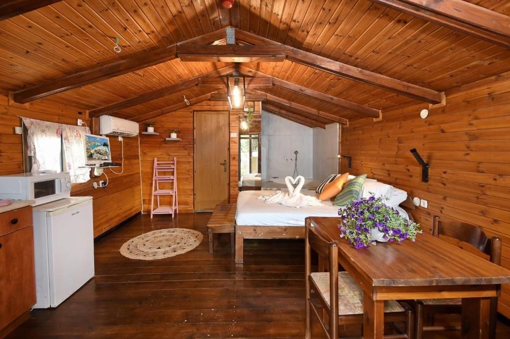 A Corner by the Spring - The Romantic Cabin 2